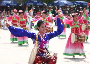 Performers present traditional drum dance during Folk Culture Festival of the Korean Ethnic Group in Jilin City.